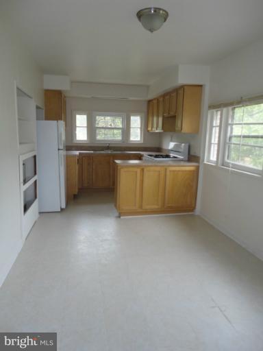 8318 Philadelphia Road Baltimore, MD 21237 - Photo 9 of 28 Kitchen - Unit 1
