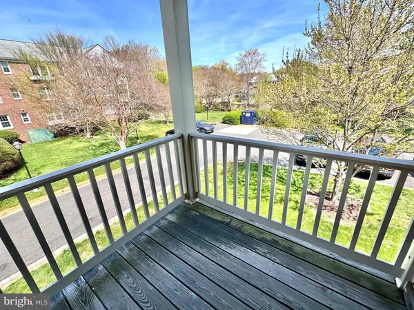 $294,900 | 6615 East Wakefield Drive, Unit B1, Alexandria, VA 22307