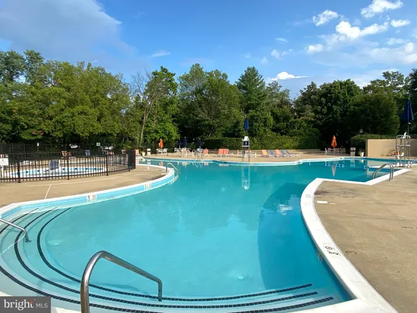$294,900 | 6615 East Wakefield Drive, Unit B1, Alexandria, VA 22307
