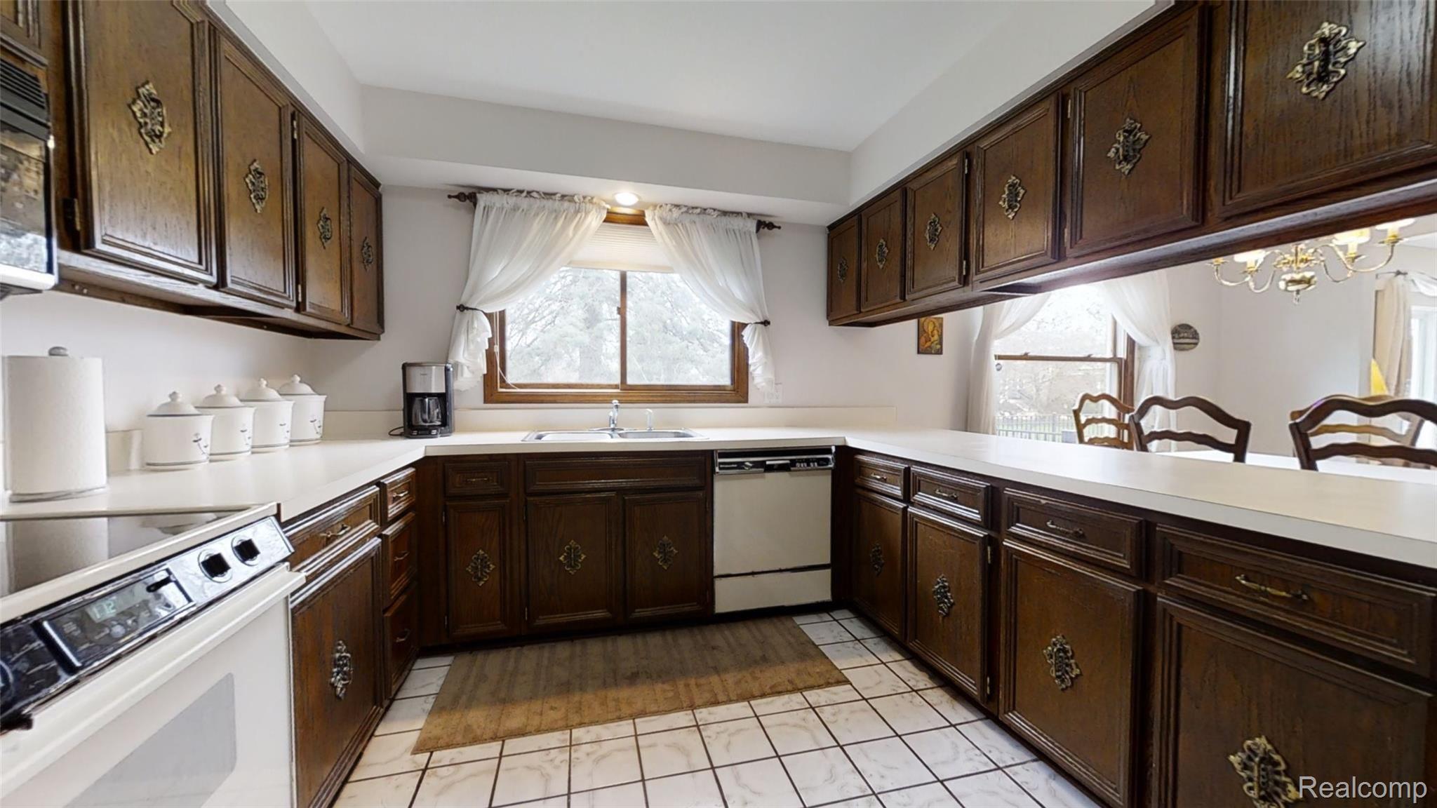 17635 Wayne Road Livonia, MI 48152 - Photo 10 of 31 Kitchen