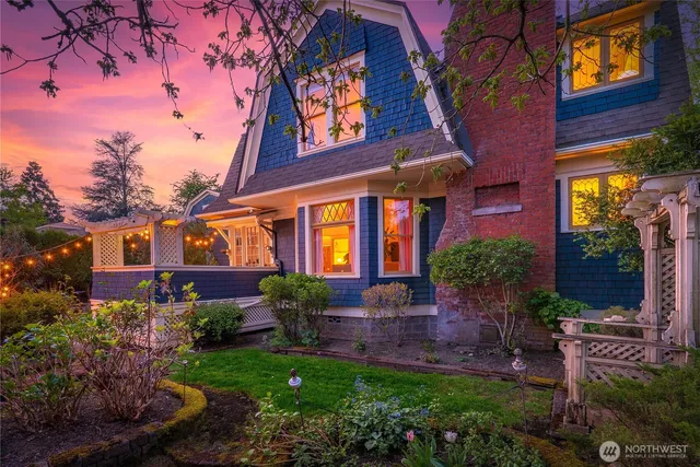 $1,349,000 | 322 Ave D, Snohomish, WA 98290