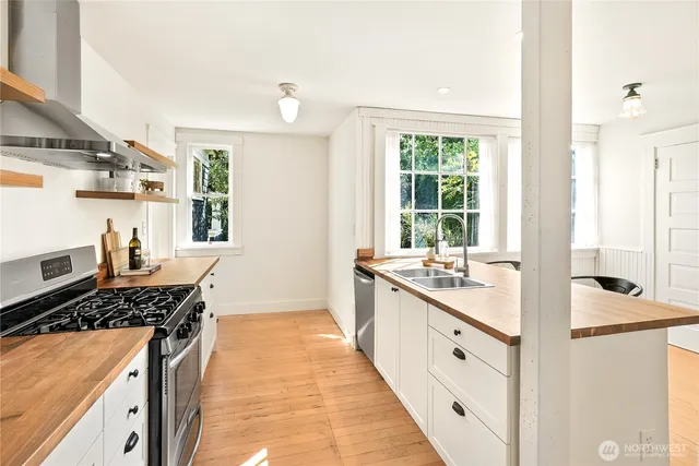 $1,349,000 | 322 Ave D, Snohomish, WA 98290