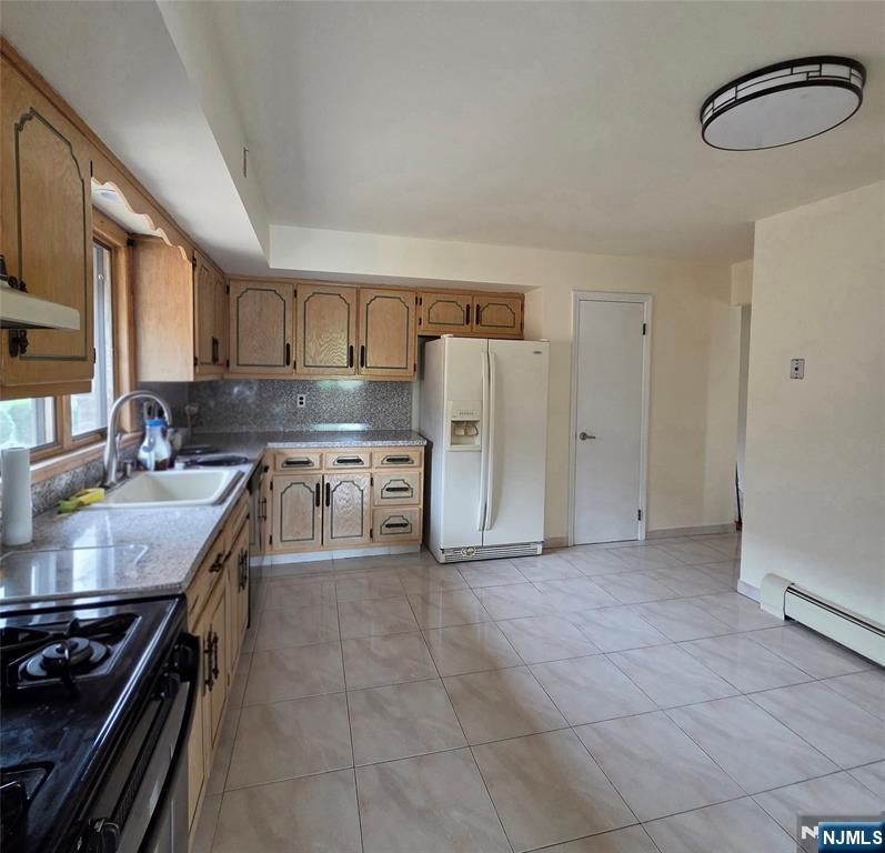 688 Day Avenue, Unit 2 Ridgefield, NJ 07657 - Photo 9 of 18 a kitchen with a stove a refrigerator and a sink