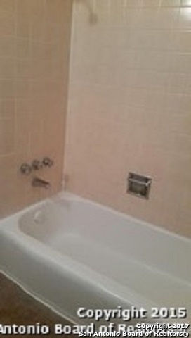 312 Babcock Road San Antonio, TX 78201 - Photo 7 of 10 a bathroom with a bathtub