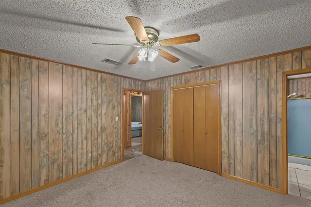 a view of a livingroom with a ceiling fan
