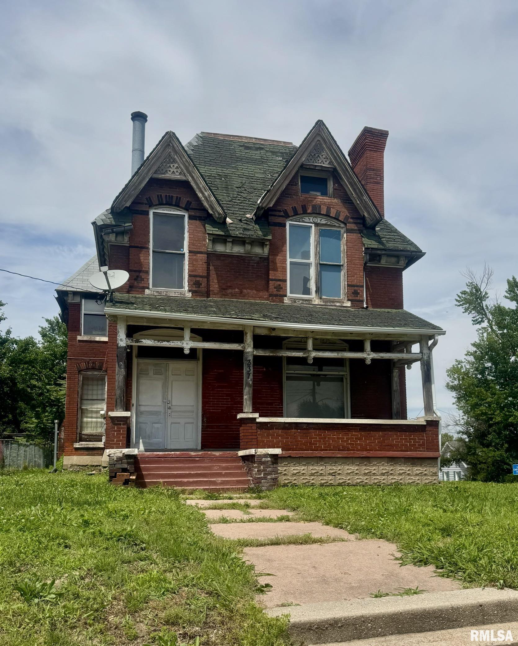 337 Chestnut Street Quincy, IL 62301 - Photo 1 of 10