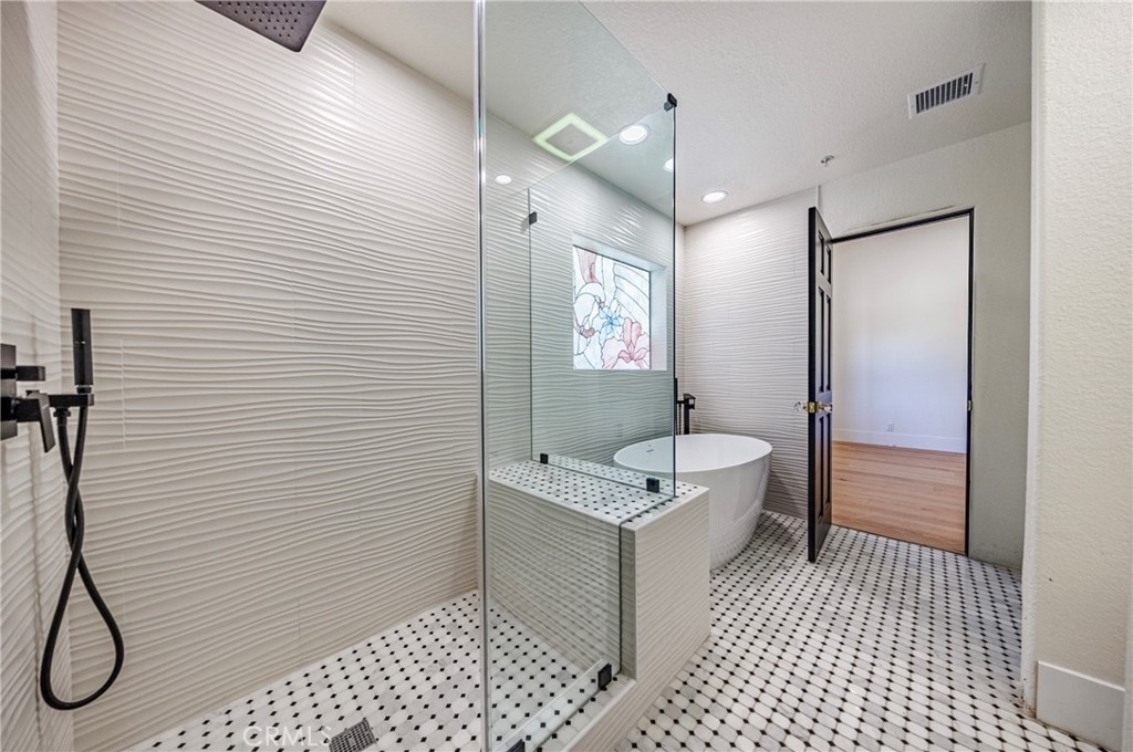 16515 Valley Ranch Road Canyon Country, CA 91387 - Photo 36 of 75 Jack and Jill bathroom