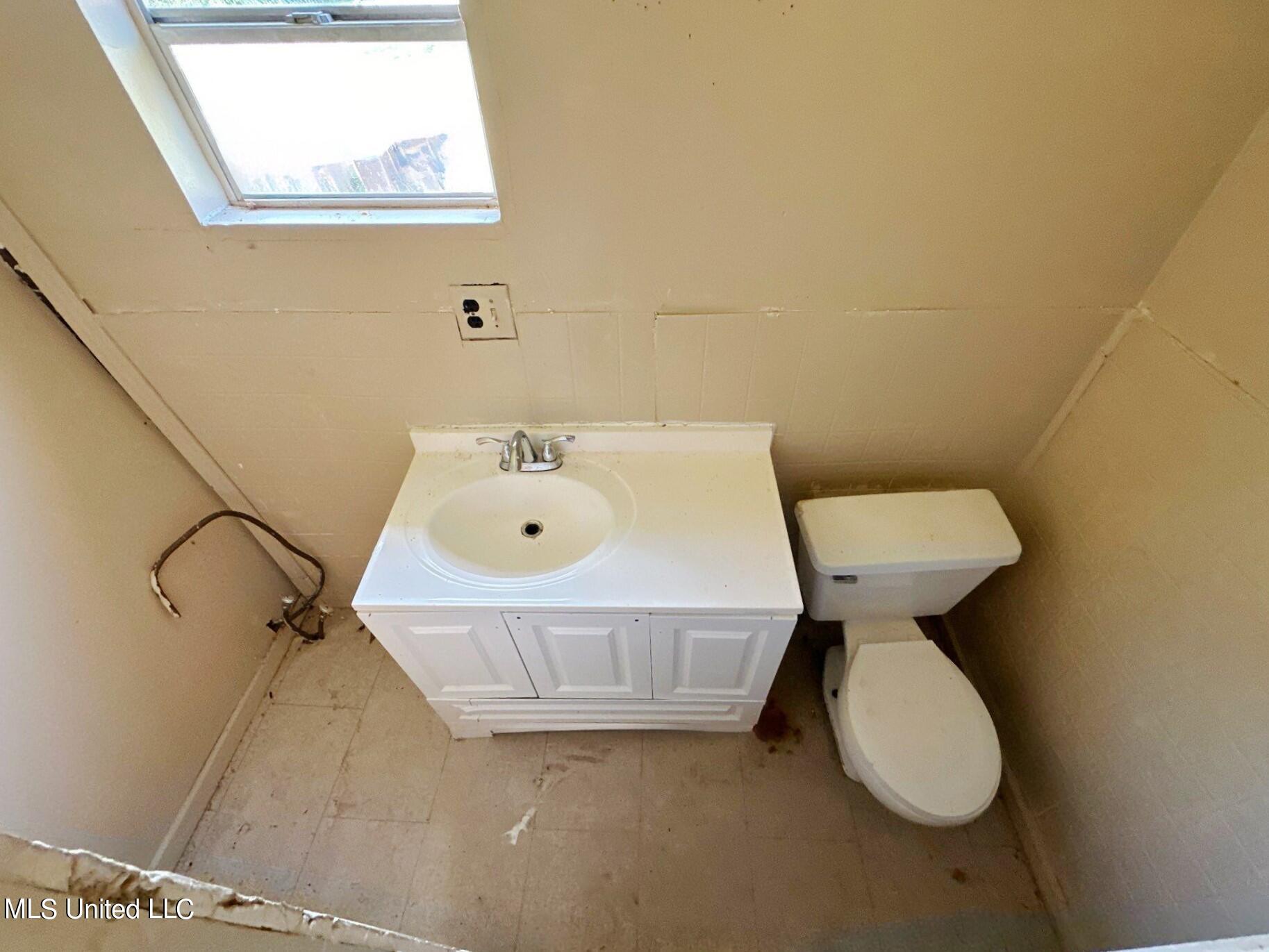 220 Pin Oak Drive Jackson, MS 39213 - Photo 11 of 22 39-Sep 19 2024 02_27pm-LZKT