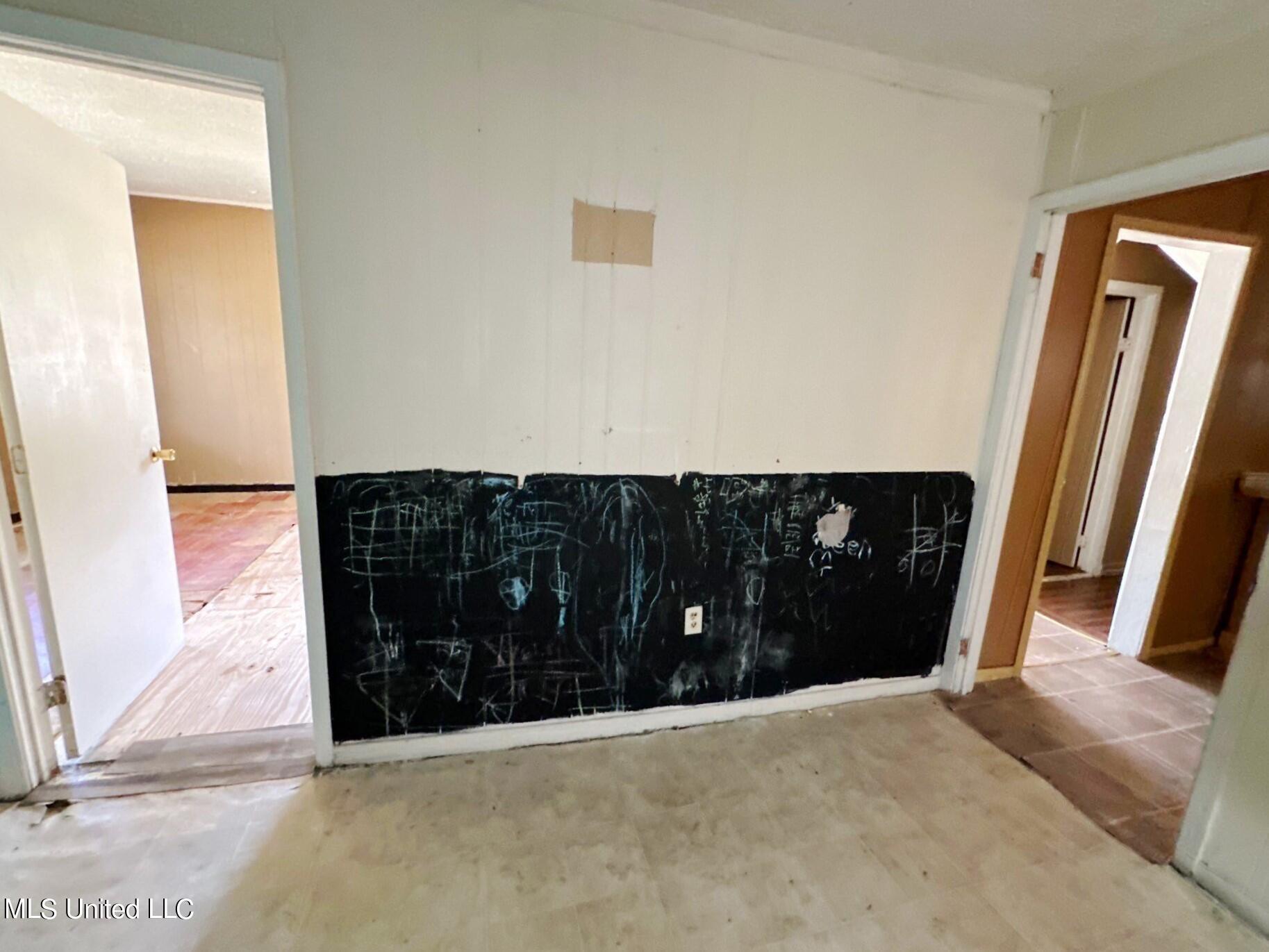 220 Pin Oak Drive Jackson, MS 39213 - Photo 15 of 22 77-Sep 19 2024 02_28pm-aMjr