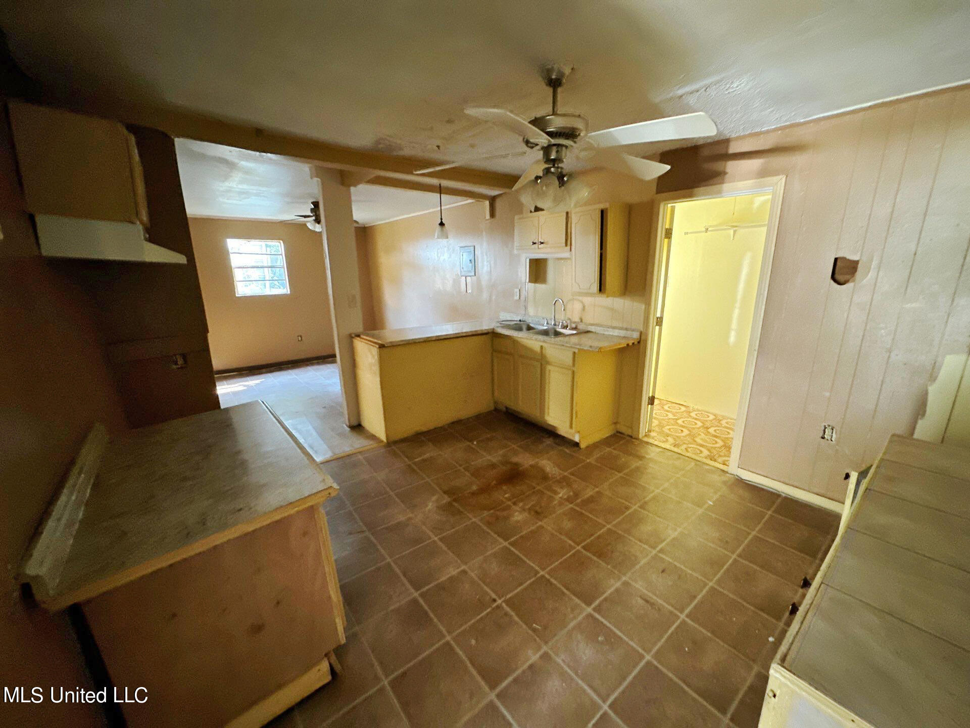 220 Pin Oak Drive Jackson, MS 39213 - Photo 2 of 22 2-Sep 19 2024 02_26pm-9RSC