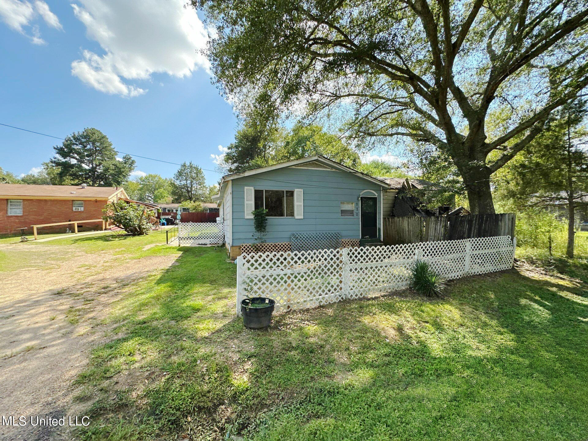 220 Pin Oak Drive Jackson, MS 39213 - Photo 21 of 22 186-Sep 19 2024 02_40pm-3gfa