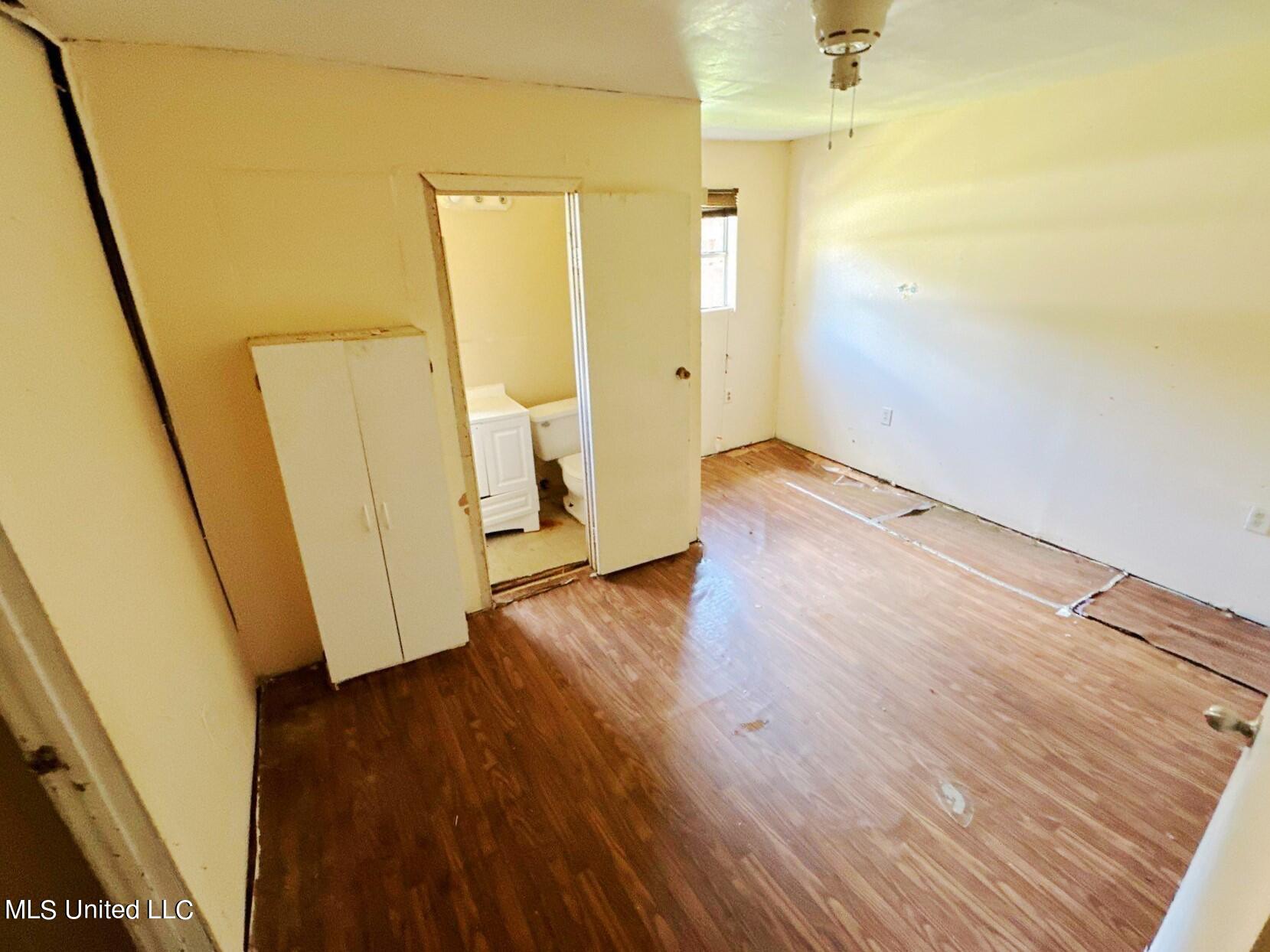 220 Pin Oak Drive Jackson, MS 39213 - Photo 9 of 22 30-Sep 19 2024 02_27pm-GY1q