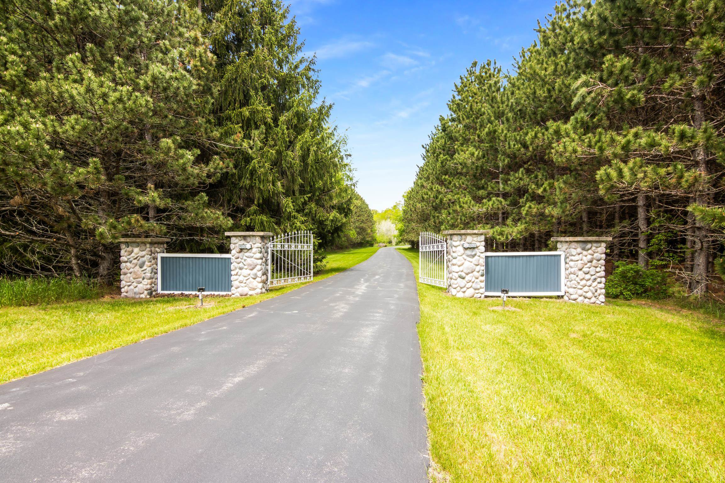 8401 South Sullivan Road Cedar, MI 49621 - Photo 4 of 97