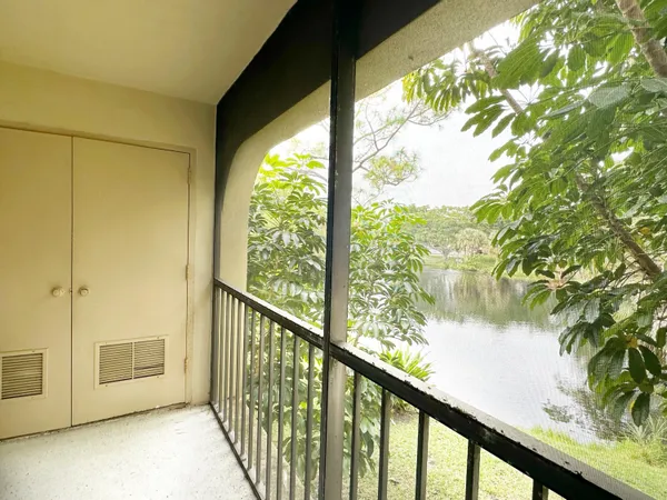 $1,990 | 924 Southwest 9th St Circle, Unit 206, Boca Raton, FL 33486