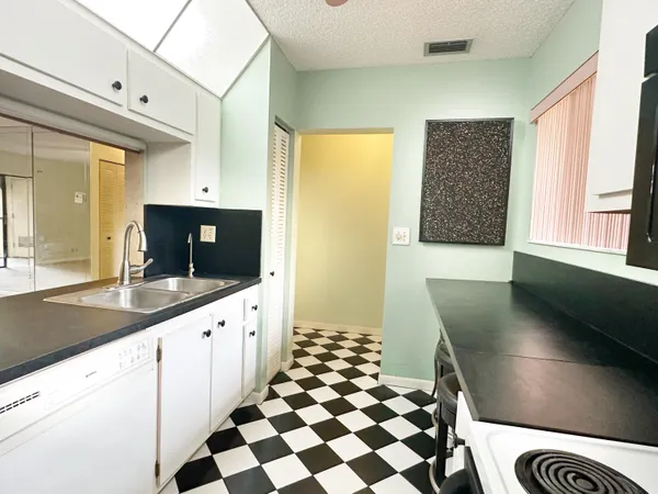 $1,990 | 924 Southwest 9th St Circle, Unit 206, Boca Raton, FL 33486