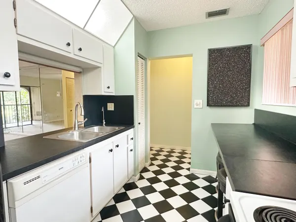 $1,990 | 924 Southwest 9th St Circle, Unit 206, Boca Raton, FL 33486