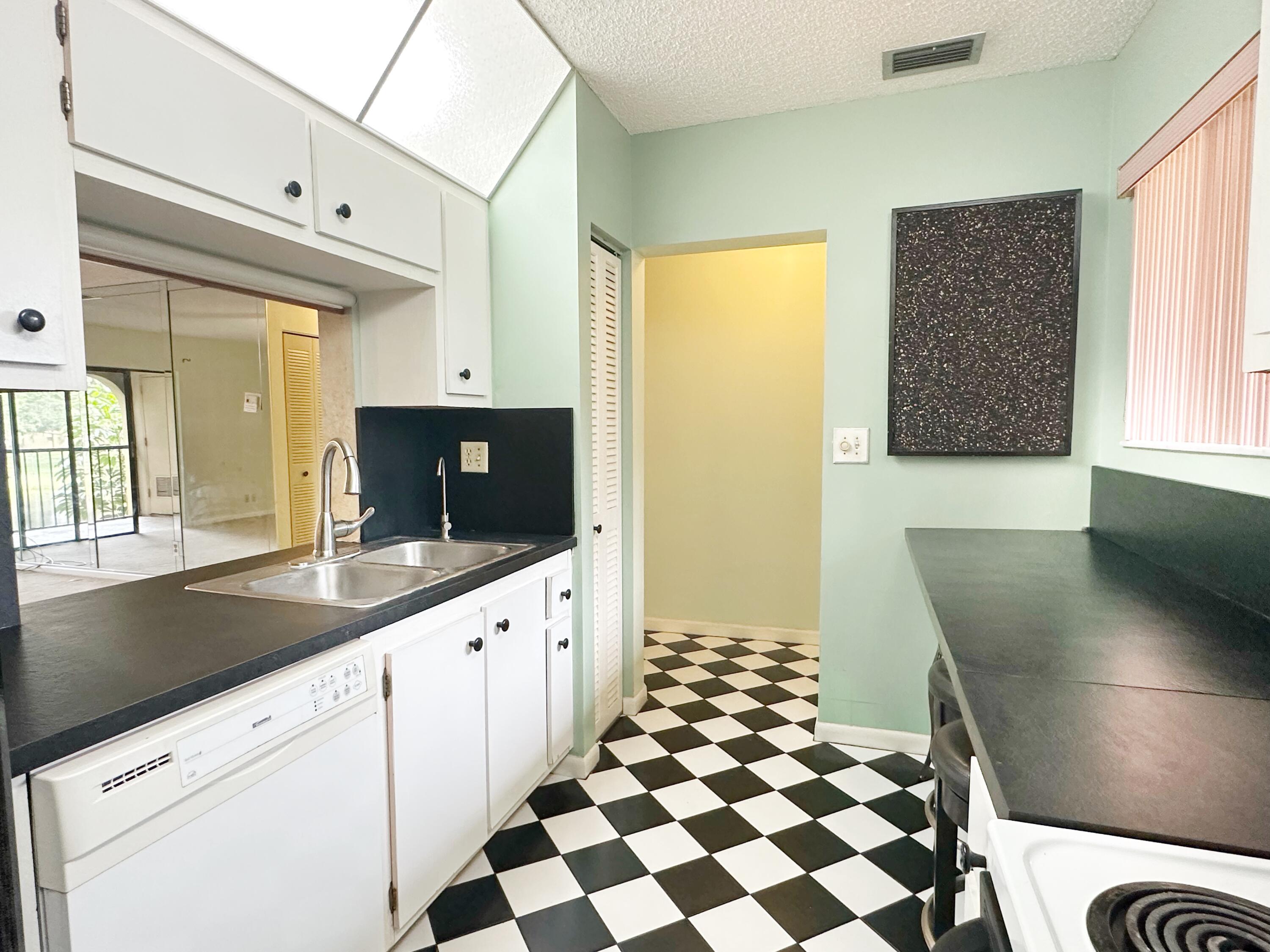 924 Southwest 9th St Circle, Unit 206 Boca Raton, FL 33486 - Photo 14 of 37 F8FE8CFB-31A9-4392-BF3D-A48A31A8E535