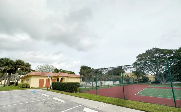 $1,990 | 924 Southwest 9th St Circle, Unit 206, Boca Raton, FL 33486