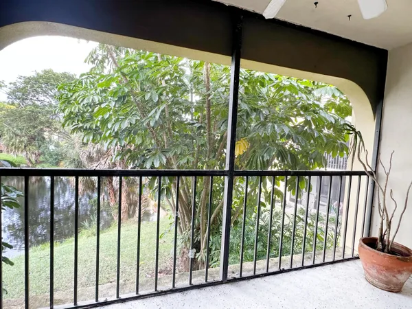 $1,990 | 924 Southwest 9th St Circle, Unit 206, Boca Raton, FL 33486