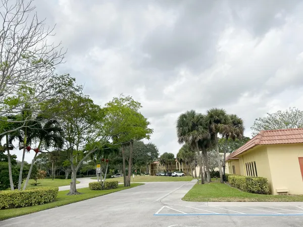 $1,990 | 924 Southwest 9th St Circle, Unit 206, Boca Raton, FL 33486