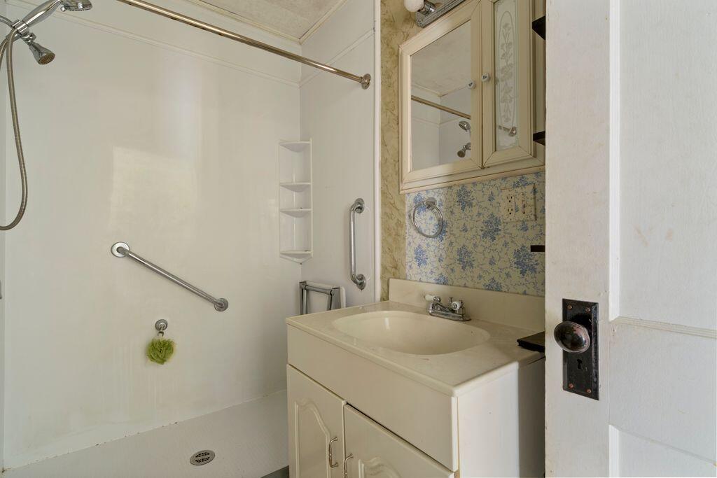 29 Mudget Hill Road Vassalboro, ME 04989 - Photo 41 of 70 Full Bath