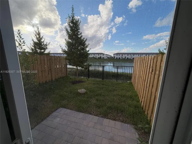 a view of backyard with garden