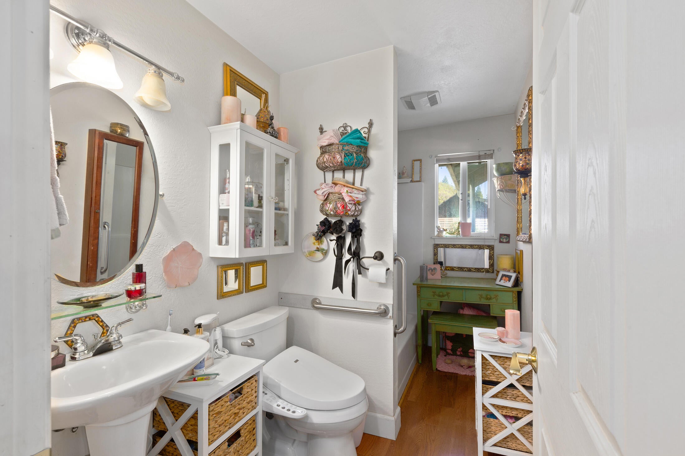 800 Deer Creek Road Selma, OR 97538 - Photo 17 of 42 Hall Bath
