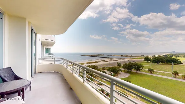 $2,695 | 2060 Beach Boulevard, Unit 601, Biloxi, MS 39531