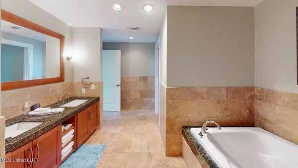 $2,695 | 2060 Beach Boulevard, Unit 601, Biloxi, MS 39531