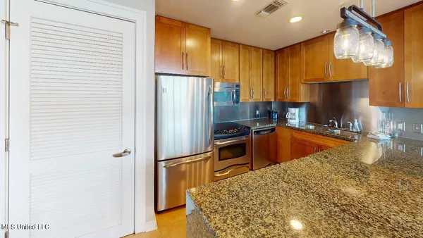 $2,695 | 2060 Beach Boulevard, Unit 601, Biloxi, MS 39531