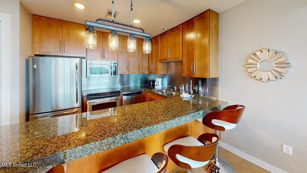 $2,695 | 2060 Beach Boulevard, Unit 601, Biloxi, MS 39531