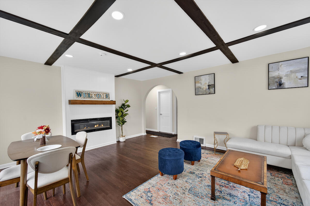 11301 11th Avenue Pleasant Prairie, WI 53158 - Photo 2 of 30 DSC09361