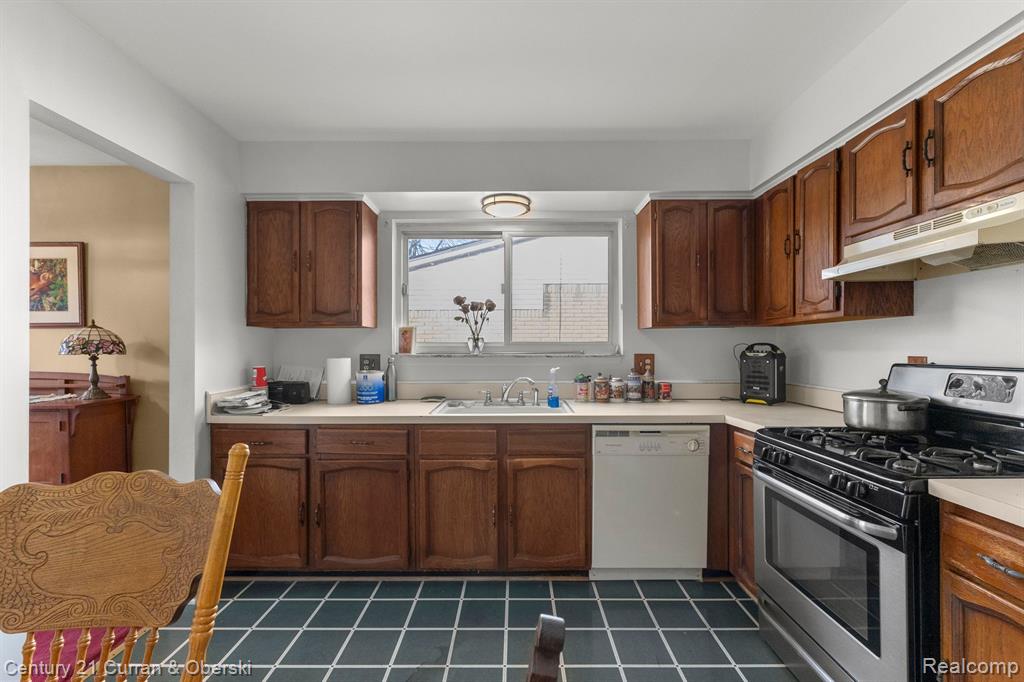 45223 Rudgate Road Canton, MI 48188 - Photo 13 of 35