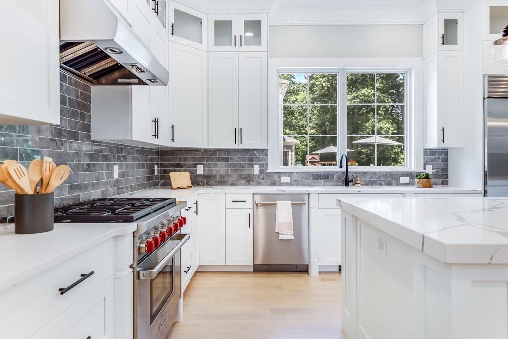 2 Woodcliffe Road Lexington, MA 02421 - Photo 3 of 30