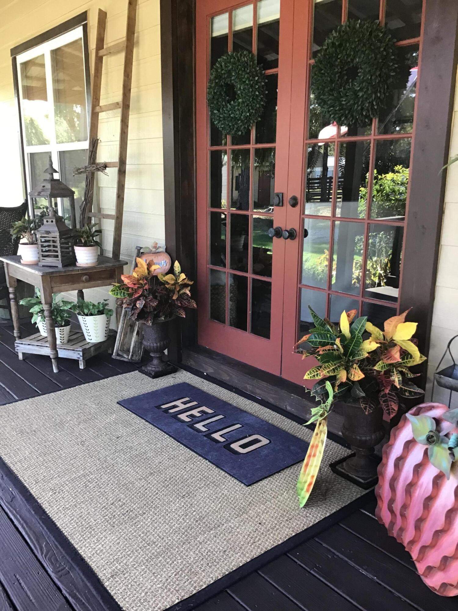 248 Blueberry Road Freeport, FL 32439 - Photo 4 of 37 a vase of flowers sitting on a table