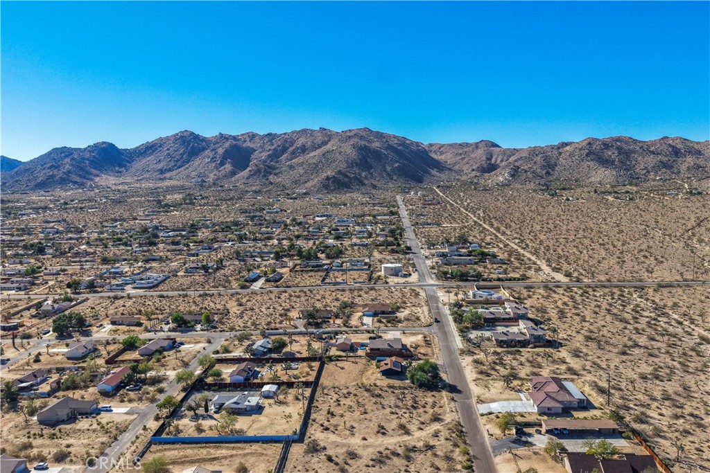 7201 Olympic Road Joshua Tree, CA 92252 - Photo 3 of 12 Gallery Image 3