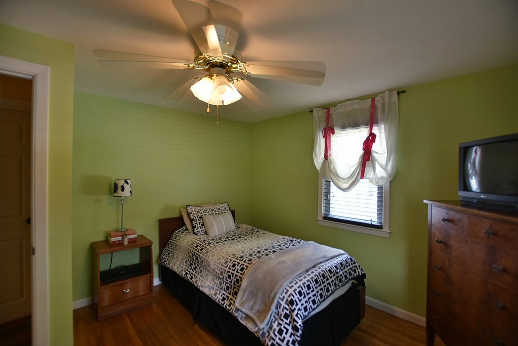 67 Amherst Road Warwick, RI 02889 - Photo 11 of 20