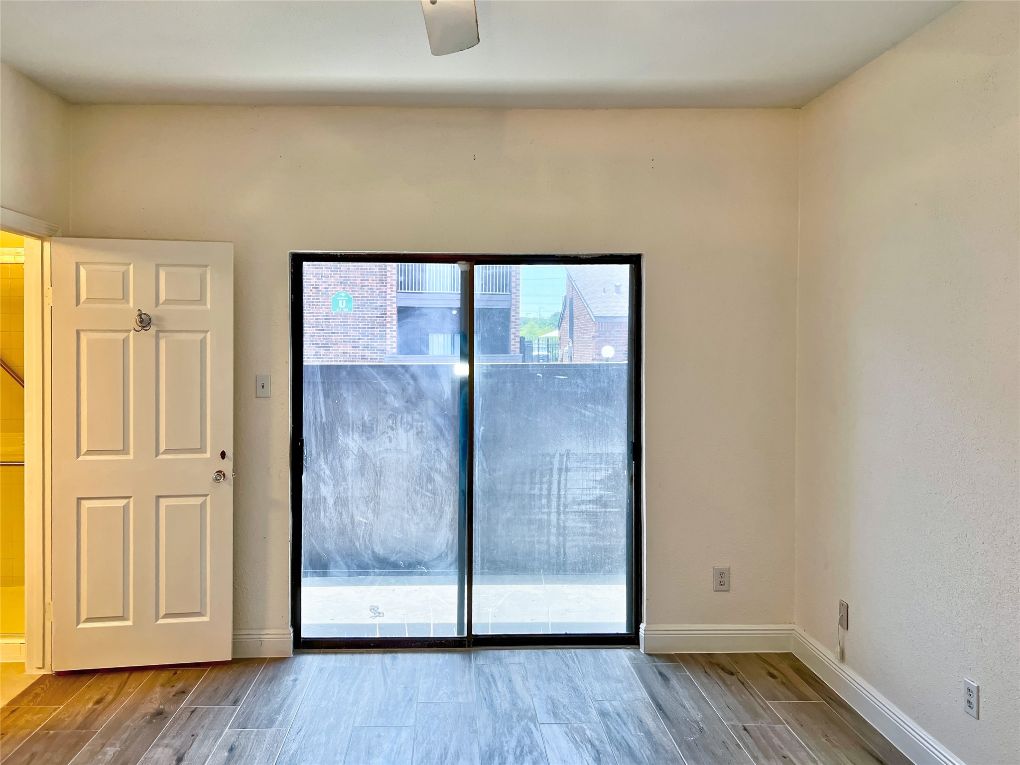 3130 Walnut Bend Lane, Unit 409 Houston, TX 77042 - Photo 13 of 30 PRIMARY BEDROOM OVERLOOKING PATIO