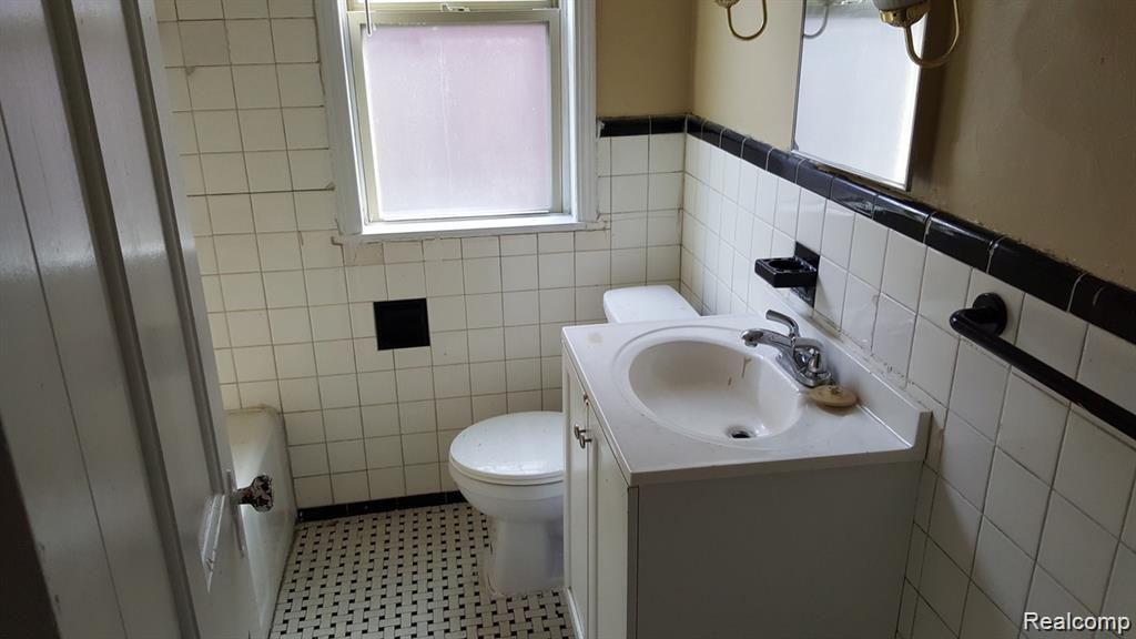 14876 Strathmoor Street Detroit, MI 48227 - Photo 6 of 14