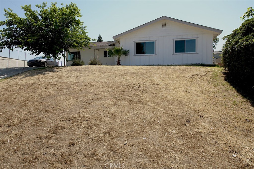 2425 Castle Drive Bakersfield, CA 93306 - Photo 1 of 31