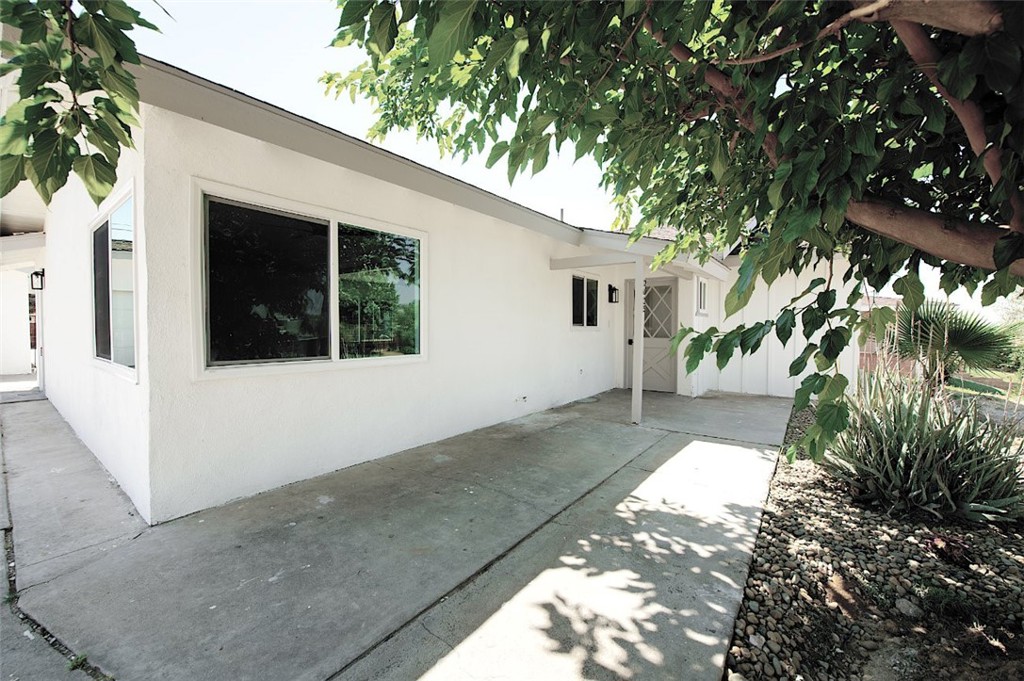 2425 Castle Drive Bakersfield, CA 93306 - Photo 26 of 31
