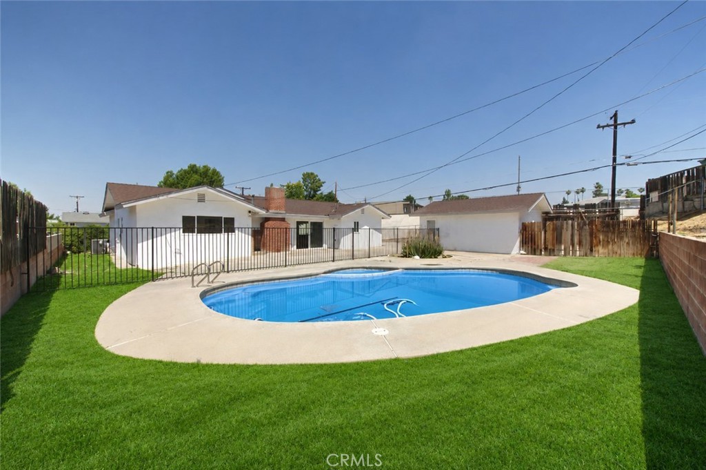 2425 Castle Drive Bakersfield, CA 93306 - Photo 29 of 31