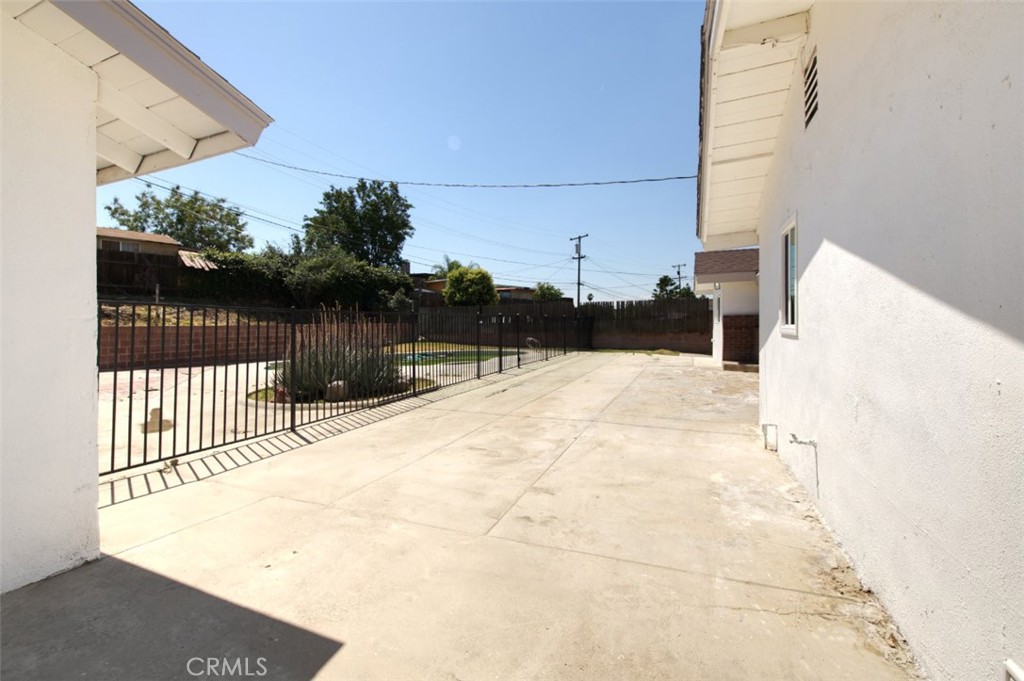 2425 Castle Drive Bakersfield, CA 93306 - Photo 31 of 31