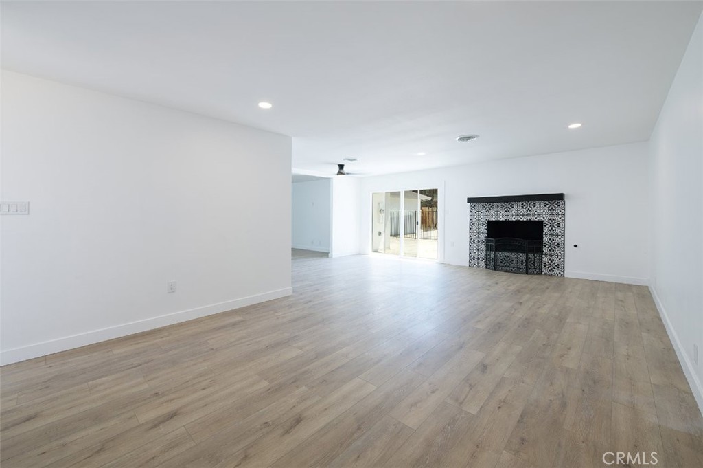 2425 Castle Drive Bakersfield, CA 93306 - Photo 4 of 31