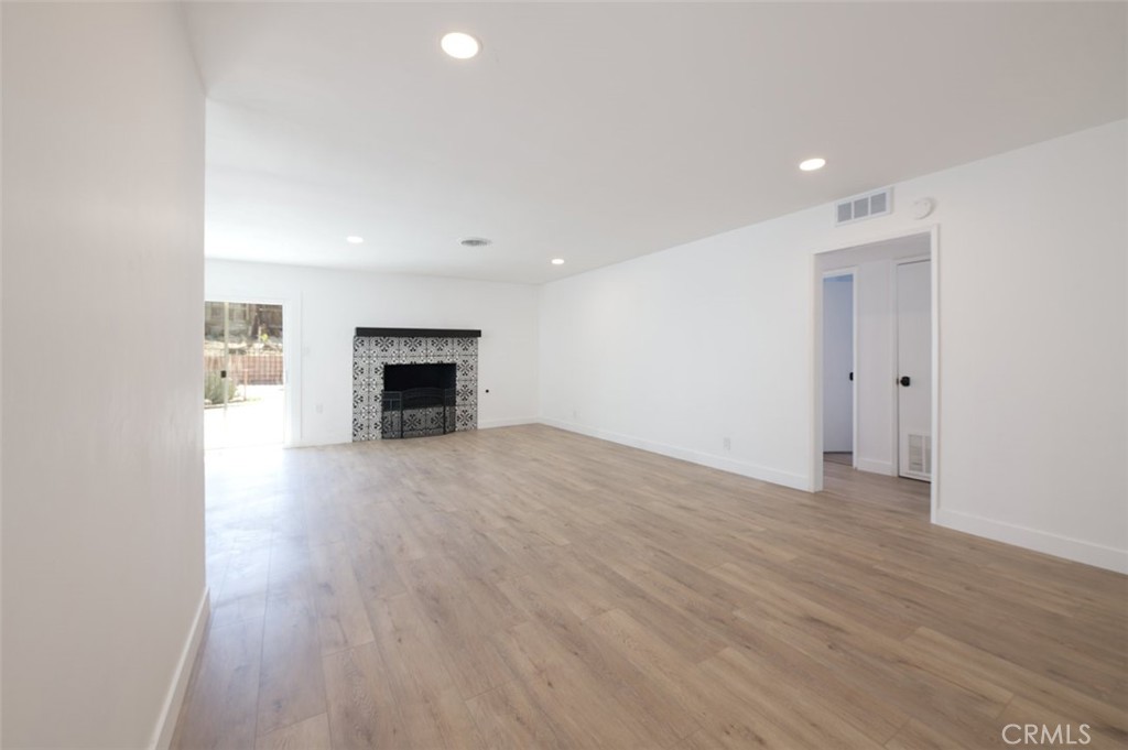 2425 Castle Drive Bakersfield, CA 93306 - Photo 7 of 31