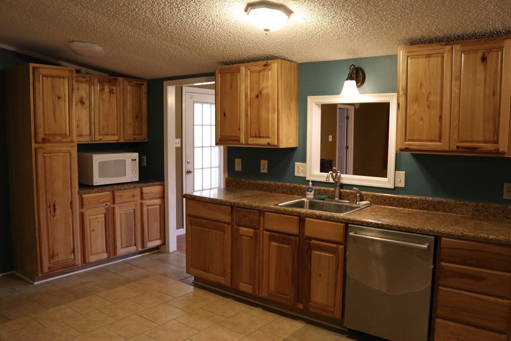1787 New Grove Road Kenbridge, VA 23944 - Photo 7 of 29 Gallery Image 7