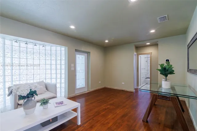 $5,550 | 250 Northeast 48th Street, Miami, FL 33137