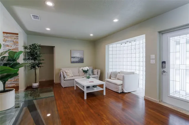 $5,550 | 250 Northeast 48th Street, Miami, FL 33137