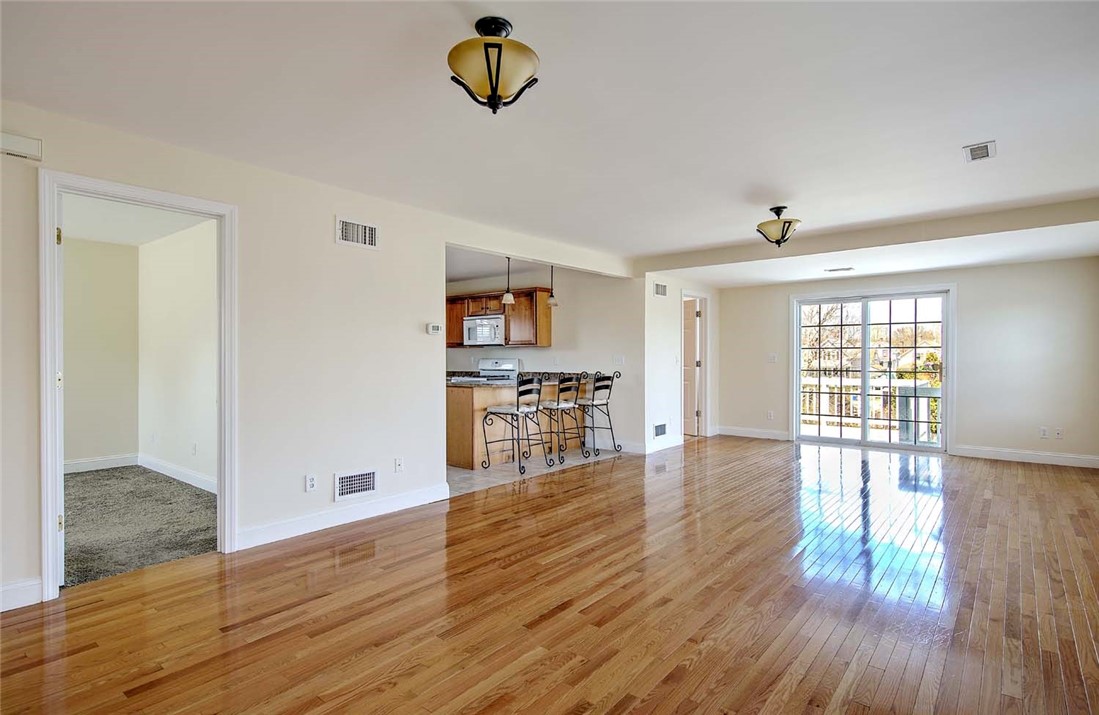 31 Garfield Avenue Bristol, RI 02809 - Photo 14 of 33 2nd floor