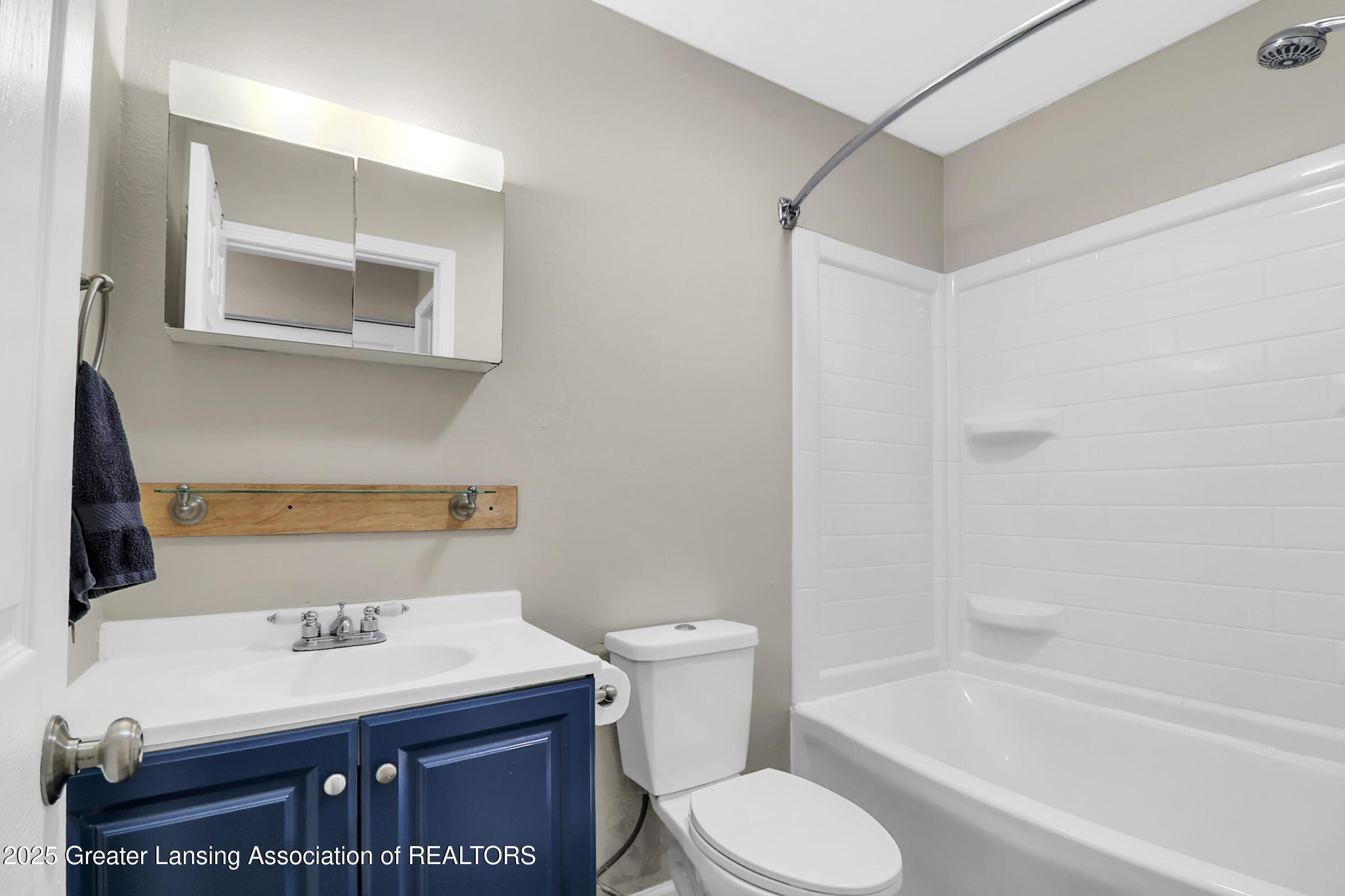 3938 Hunters Ridge Drive, Unit 1 Lansing, MI 48911 - Photo 11 of 26 IMG_6404
